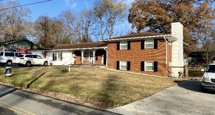 146 Lawrence Dr, Rossville, GA 30741