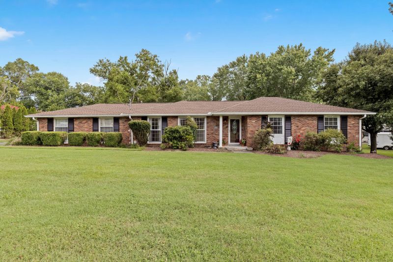 226 Island Dr, Hendersonville, TN 37075