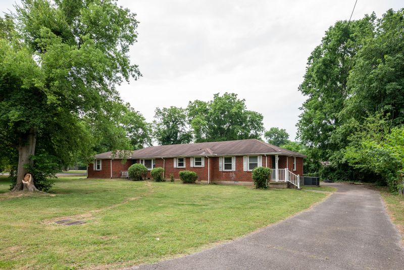 2947 Hillhurst Dr, Nashville, TN 37207