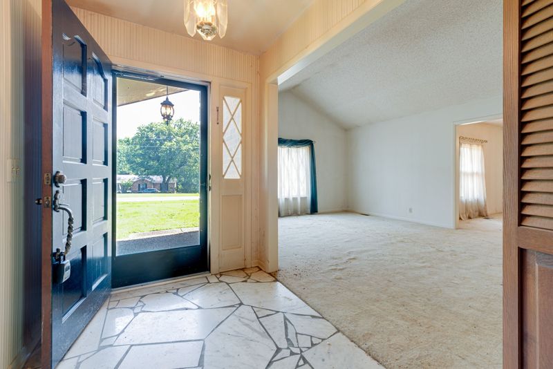 121 Meadow Lake Dr E, Hendersonville, TN 37075
