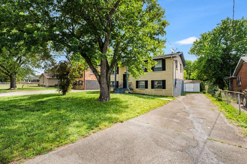 3177 Gwynnwood Dr, Nashville, TN 37207
