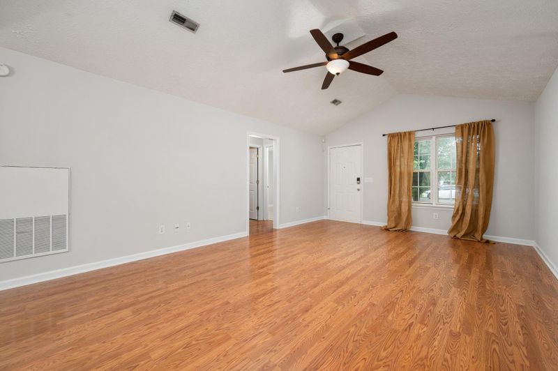 2048 Horncastle Dr, Murfreesboro, TN 37130