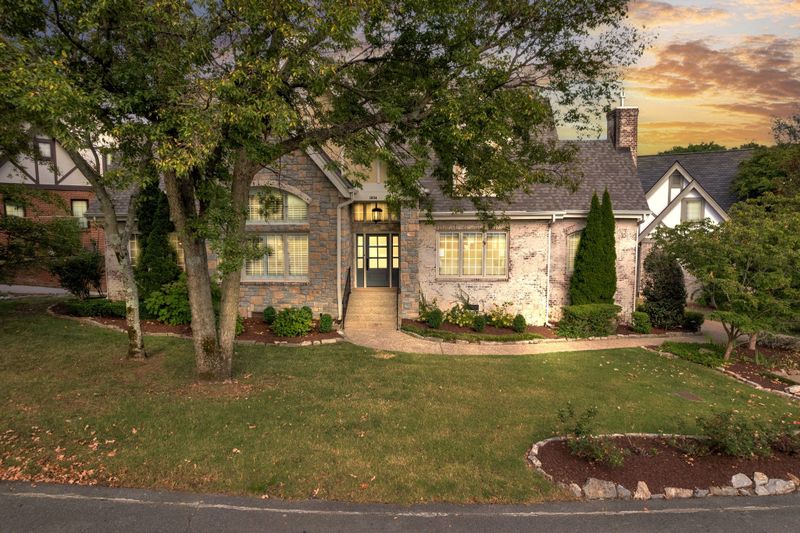 1634 S Observatory Dr, Nashville, TN 37215