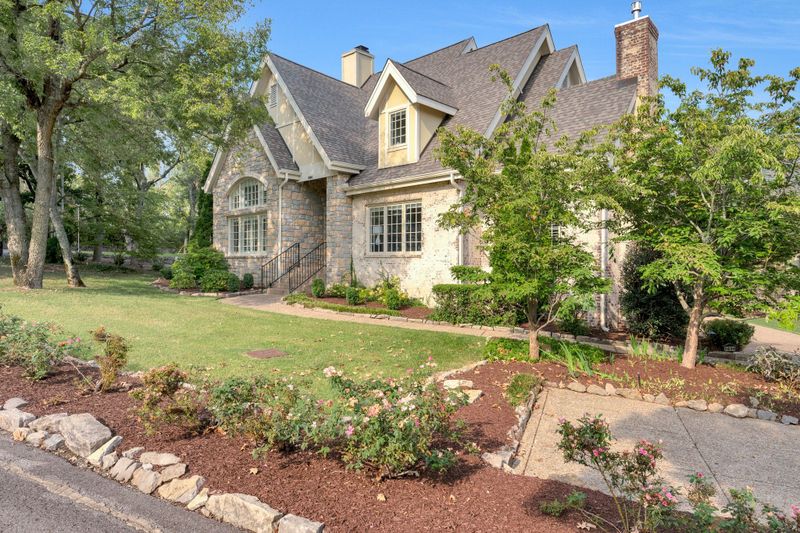 1634 S Observatory Dr, Nashville, TN 37215