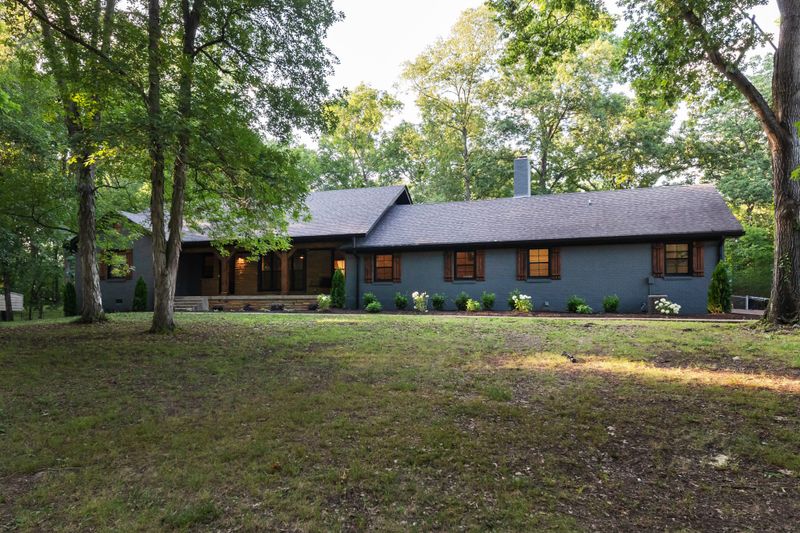 1617 Woodside Dr, Lebanon, TN 37087