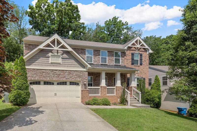 2037 Towering Oaks Dr, Hermitage, TN 37076