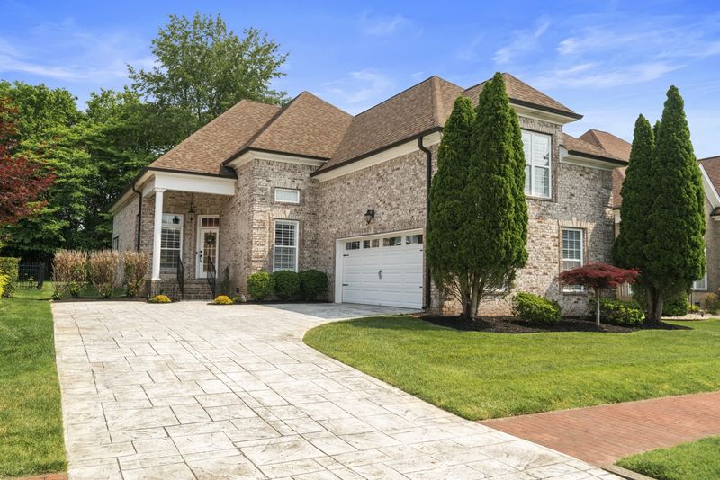 1130 Isaac Franklin Dr, Gallatin, TN 37066