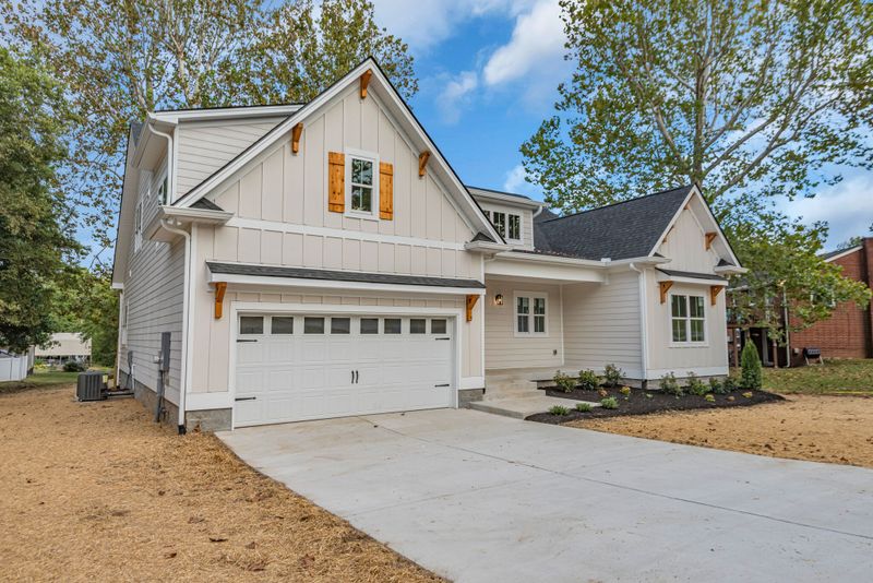 236 Lakeside Park Dr, Hendersonville, TN 37075