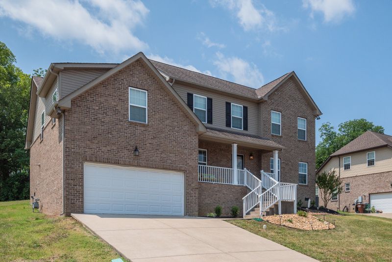 908 Hidden Springs Dr, Nashville, TN 37207