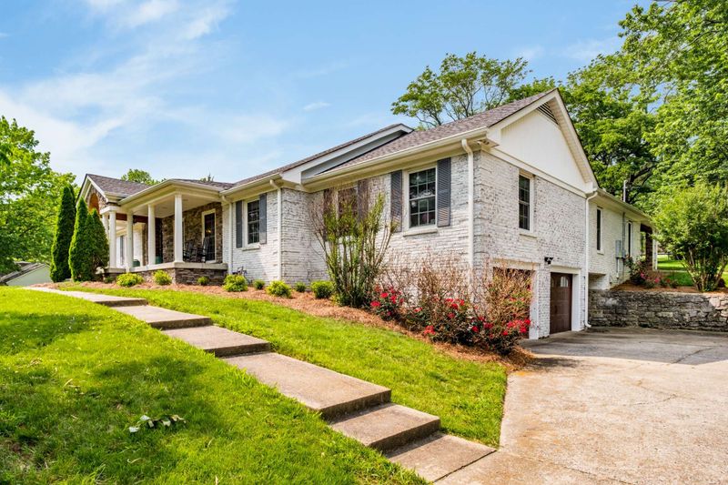 5924 Robert E Lee Dr, Nashville, TN 37215