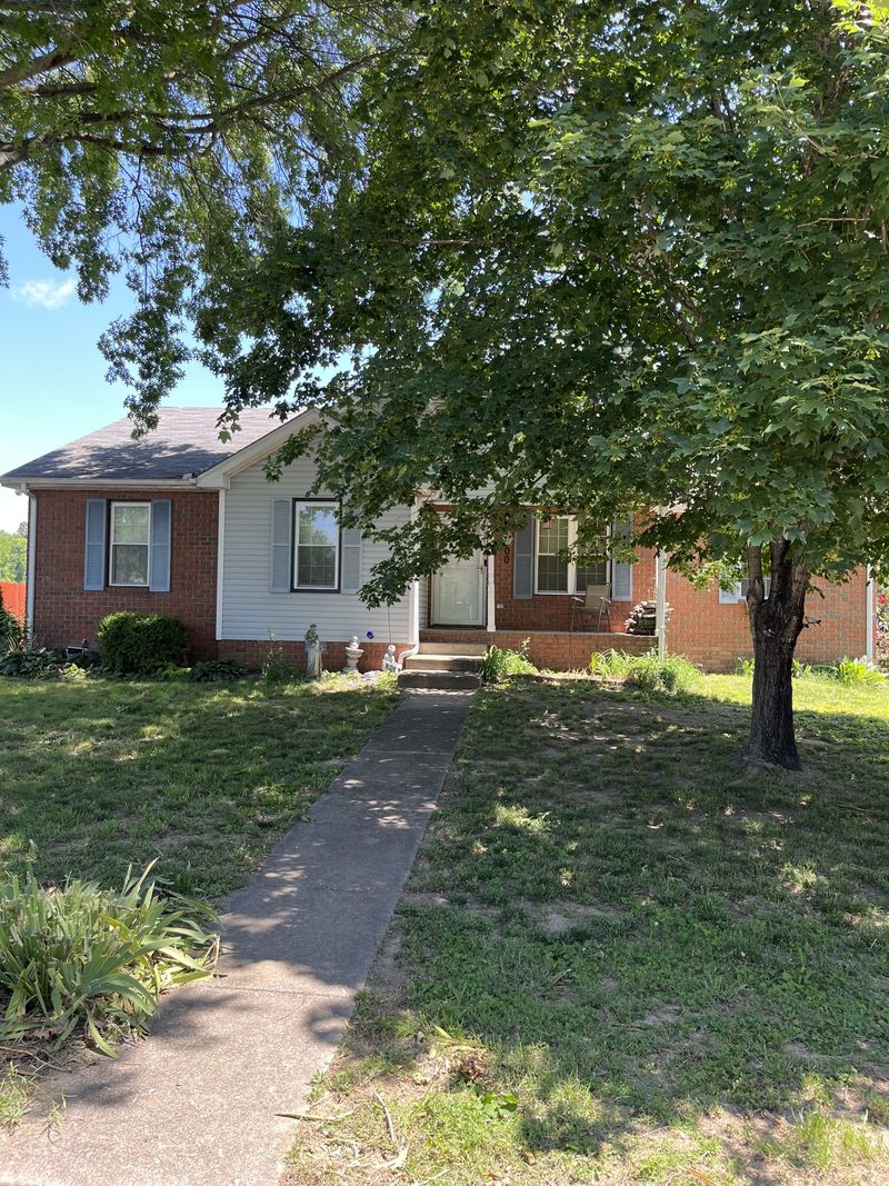 2100 Riverway Dr, Old Hickory, TN 37138