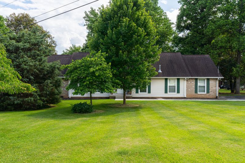 100 Ridge Ct S, Hendersonville, TN 37075
