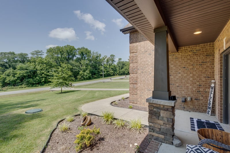1104 Proud Eagle Dr, Eagleville, TN 37060