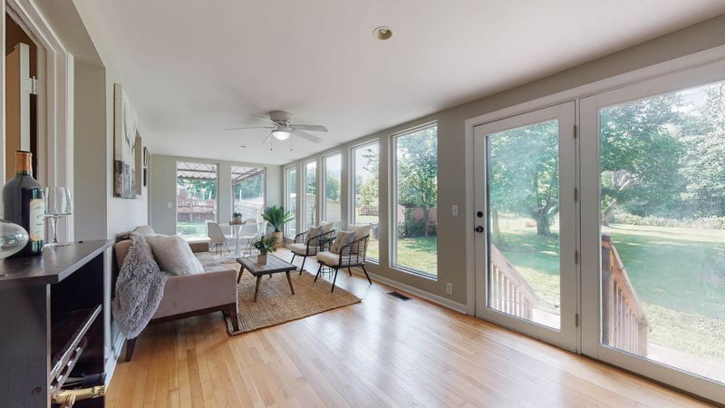 2133 Crystal Dr, Nashville, TN 37210