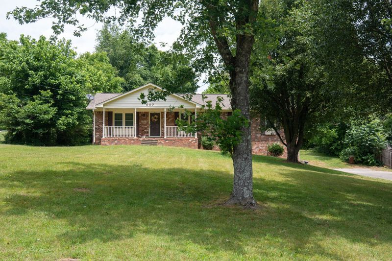 607 Canyon Dr, Columbia, TN 38401