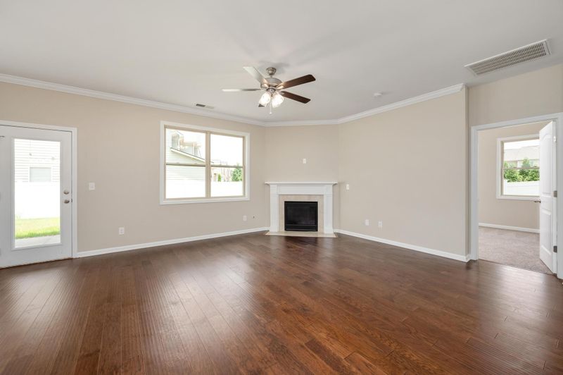 4048 Cannonsgate Ln, Murfreesboro, TN 37128