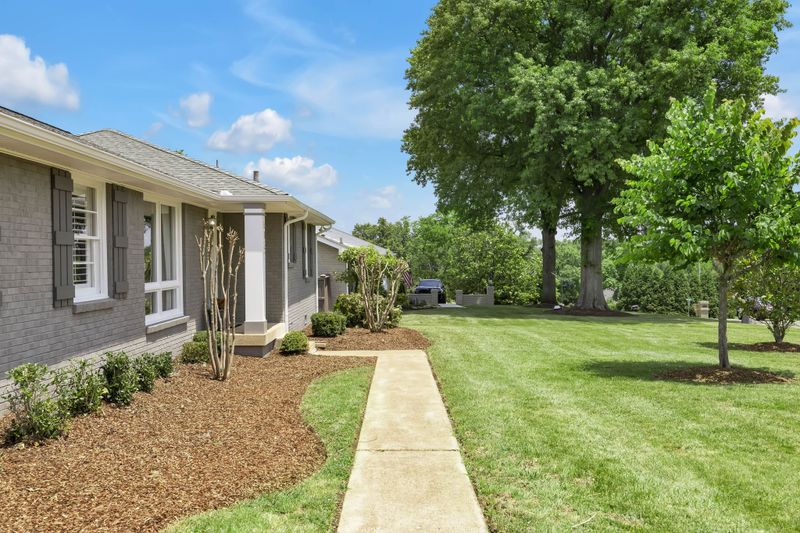 5137 Regent Dr, Nashville, TN 37220