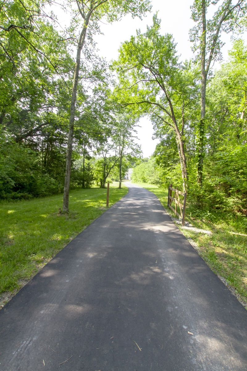 2869 Thompson Rd, Murfreesboro, TN 37128