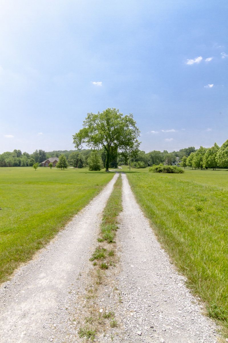 2869 Thompson Rd, Murfreesboro, TN 37128