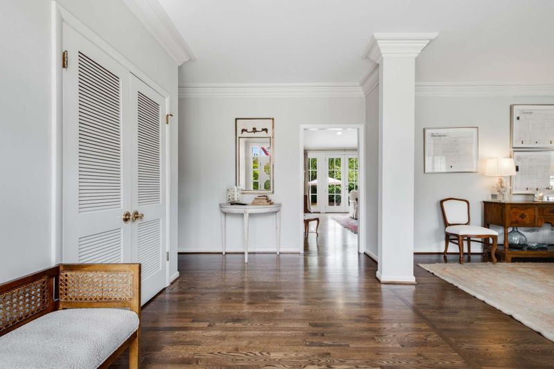5945 Long Meadow Rd, Nashville, TN 37205