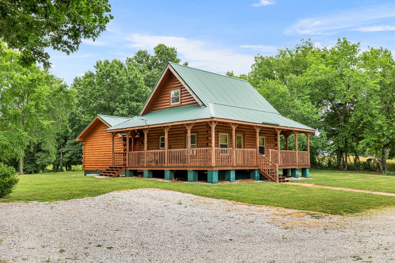 9 Bob Oakley Ln, Brush Creek, TN 38547