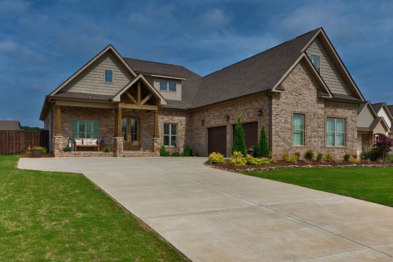 13691 Medinah Ln, Athens, AL 35613