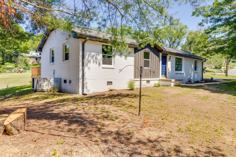 653 Debbie Dr, Hermitage, TN 37076