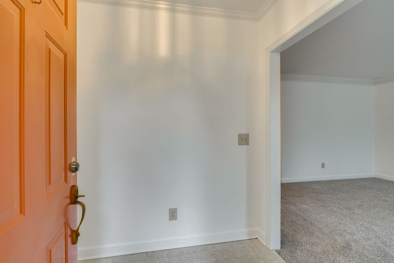 8528 Sawyer Brown Rd, Nashville, TN 37221