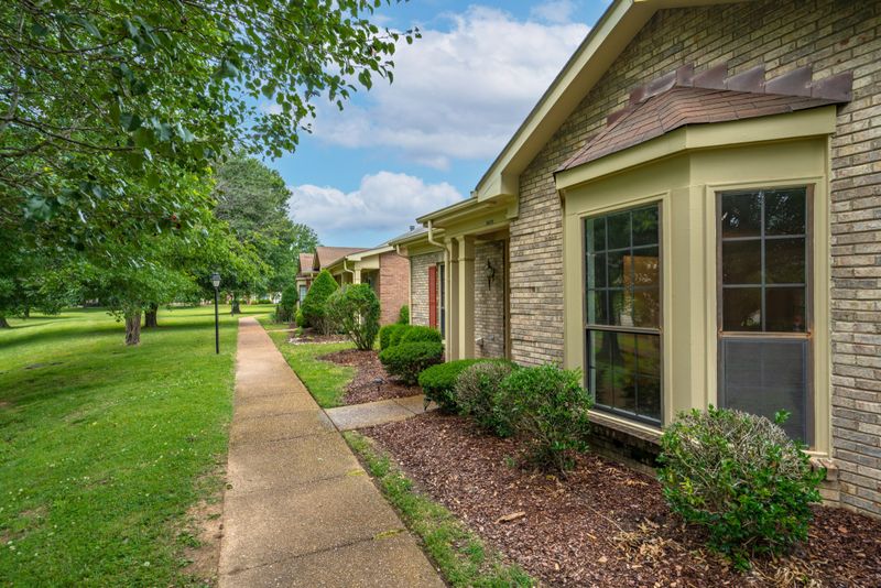 8528 Sawyer Brown Rd, Nashville, TN 37221