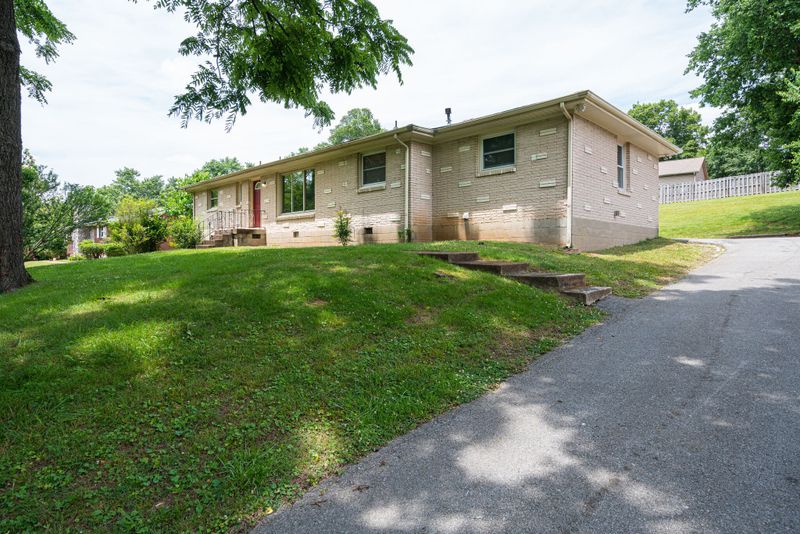 2416 Vale Ln, Nashville, TN 37214