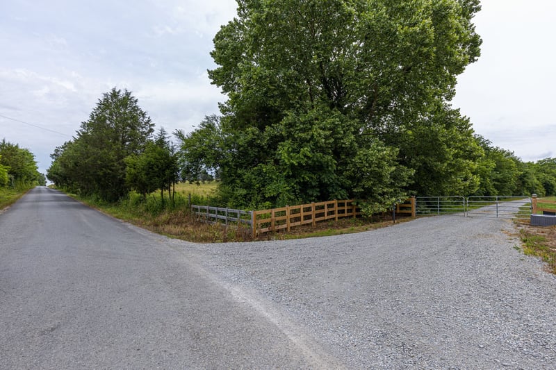 2638 Double Branch Rd, Columbia, TN 38401