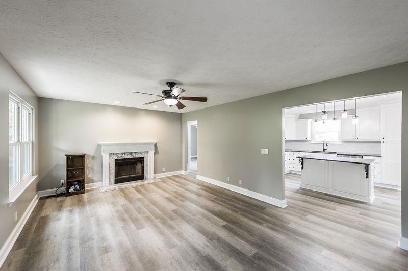 1301 Donna Ct, Cottontown, TN 37048