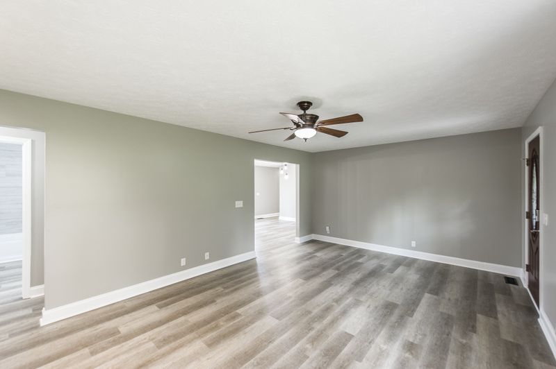 1301 Donna Ct, Cottontown, TN 37048