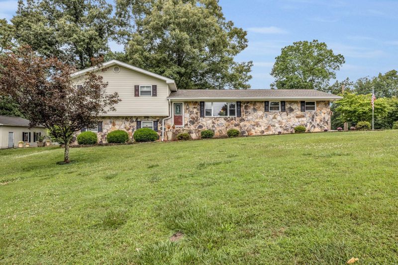 318 Ricky Dr, Dalton, GA 30721