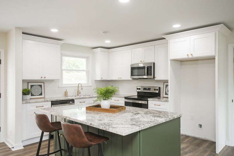 3704 Anderson Rd, Nashville, TN 37217