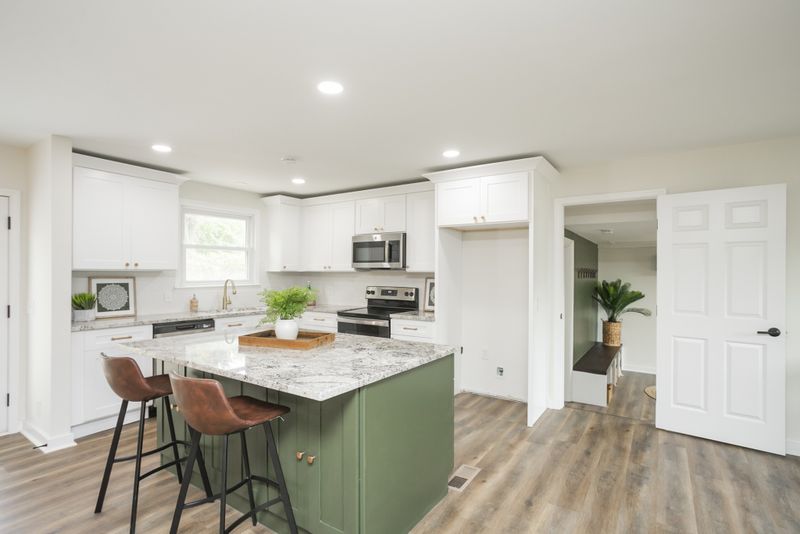 3704 Anderson Rd, Nashville, TN 37217