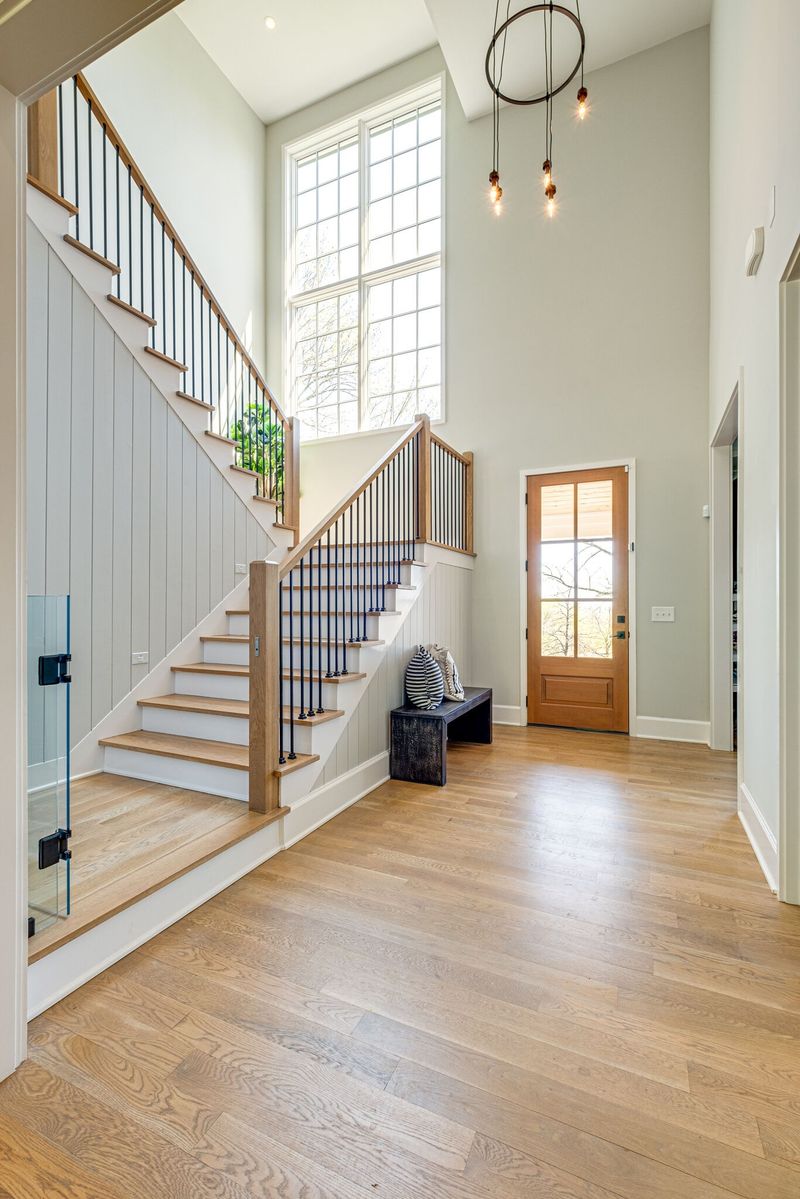 215 Skyline Dr, Brentwood, TN 37027