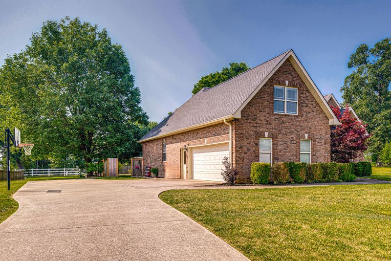 501 Dixie Ln, Pleasant View, TN 37146