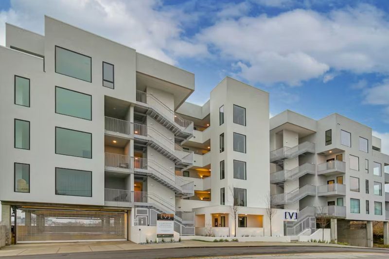 700 1st Ave N #305, Nashville, TN 37201