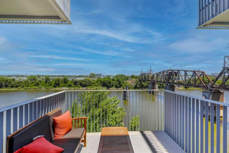 700 1st Ave N #305, Nashville, TN 37201