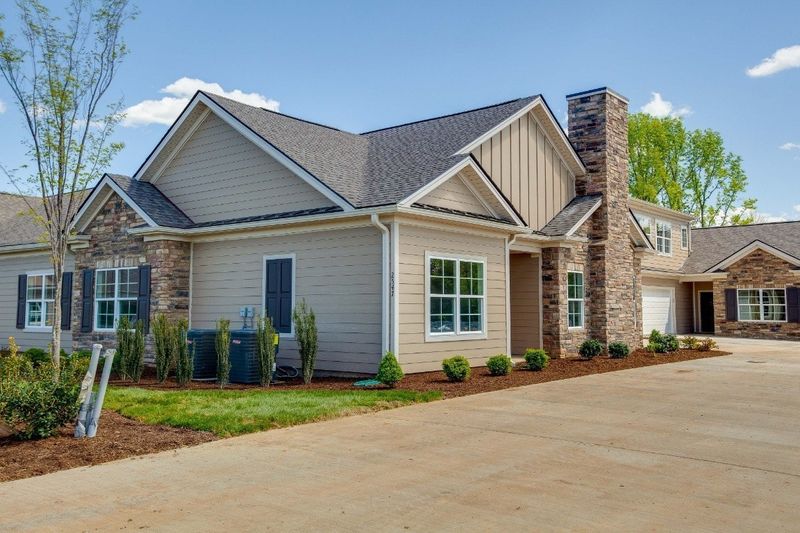 2648 Stonecenter Ln, Murfreesboro, TN 37128