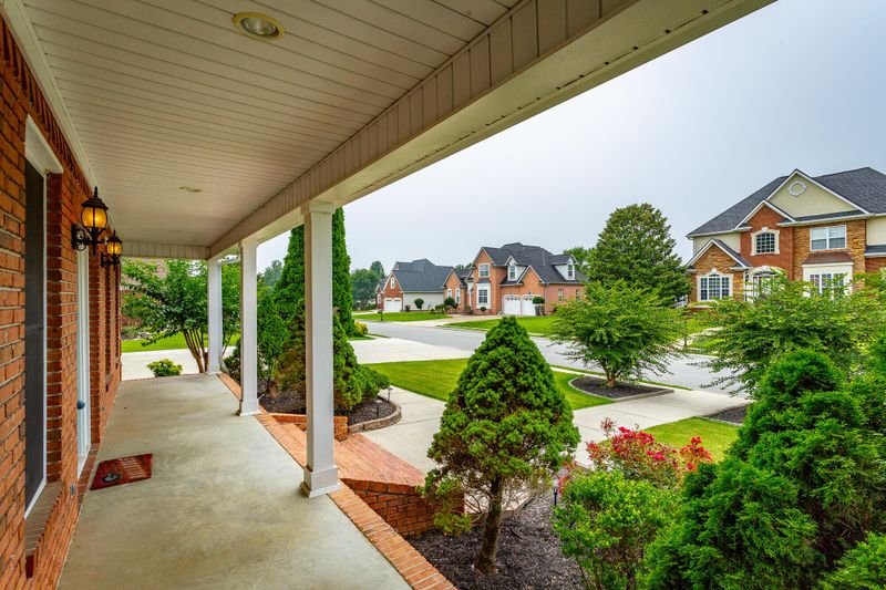 417 Champagne Cir, Ringgold, GA 30736