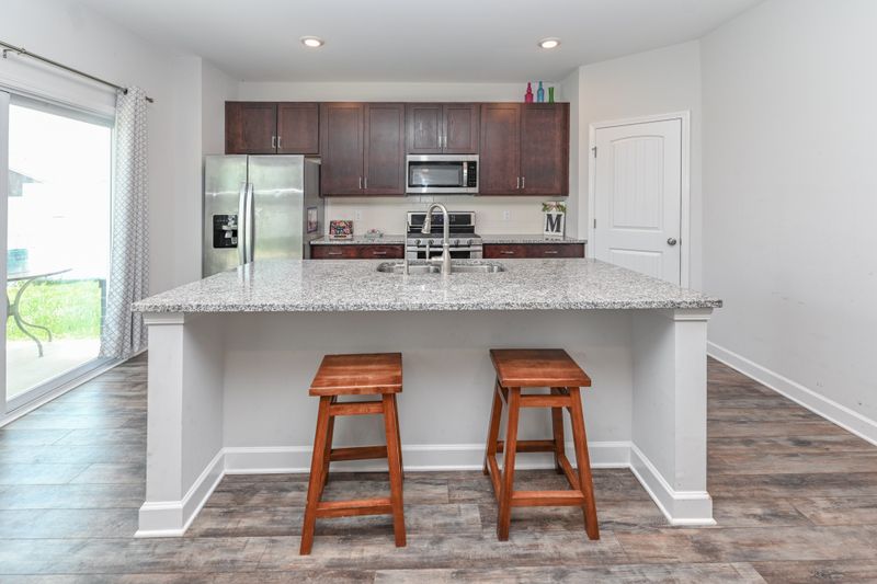 803 Amberton Dr, Smyrna, TN 37167