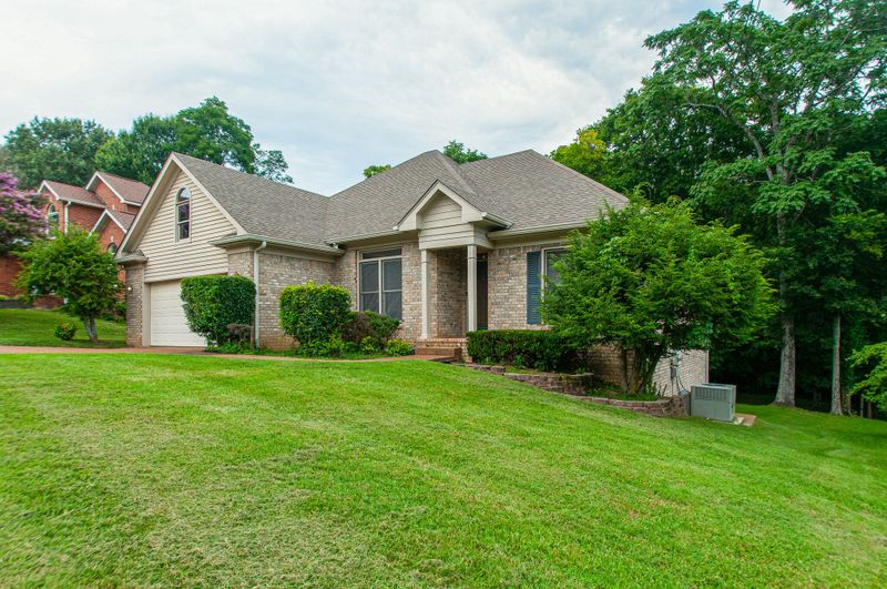 7124 Forrest Oaks Dr, Nashville, TN 37221