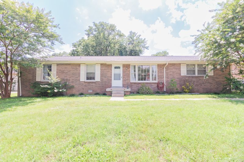 250 Southburn Dr, Hendersonville, TN 37075