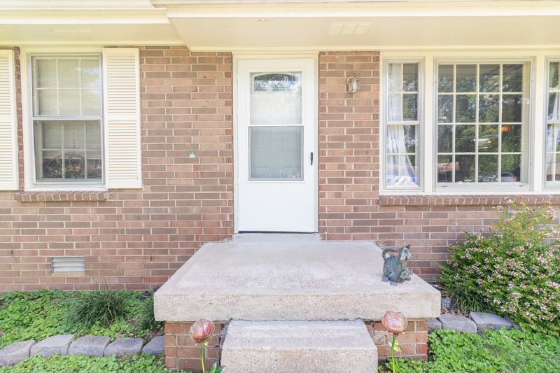 250 Southburn Dr, Hendersonville, TN 37075