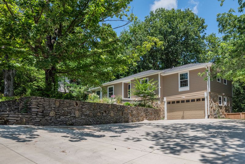 816 Stirrup Dr, Nashville, TN 37221
