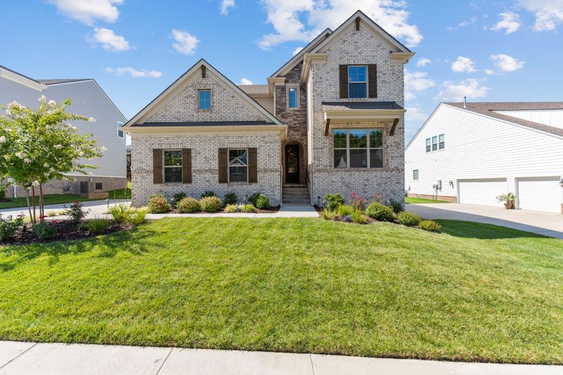 1066 River Oaks Blvd, Lebanon, TN 37090