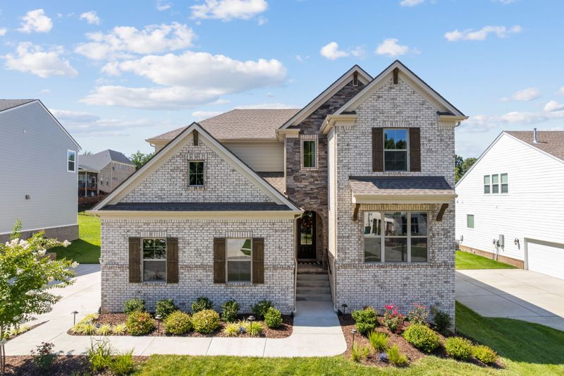 1066 River Oaks Blvd, Lebanon, TN 37090