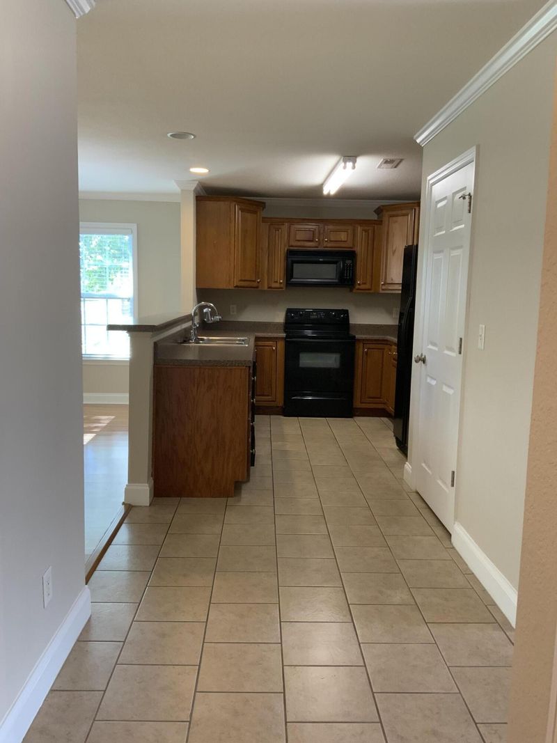 1304 Applebrook Dr, Rossville, GA 30741